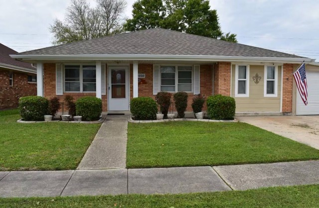 Minutes from New Orleans French Quarter and Bourbon St. 3-Bdrm house; AC, WiFi