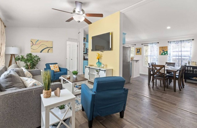 Minutes from Sequoia Entrance