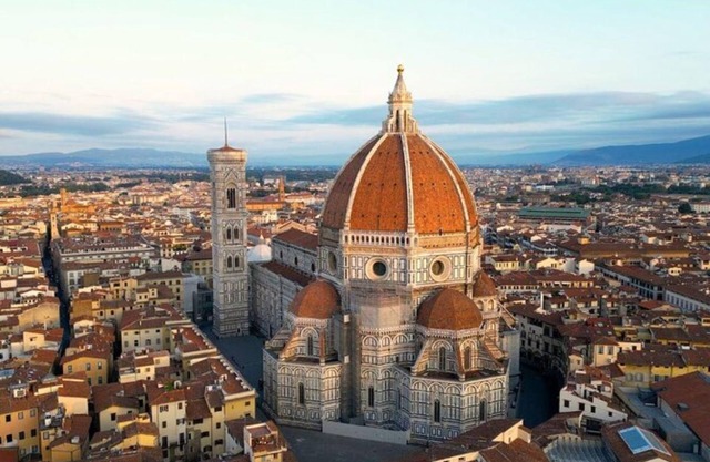 Minutes from the Duomo-Spacious 5 bedroom in the enchanting Central Firenze