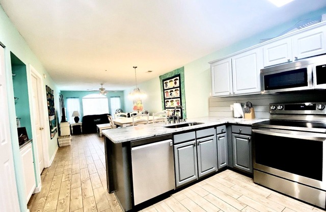 Minutes to Beach-Golf-1st Fl-Washer/Dryer-Free WiFi-Pool