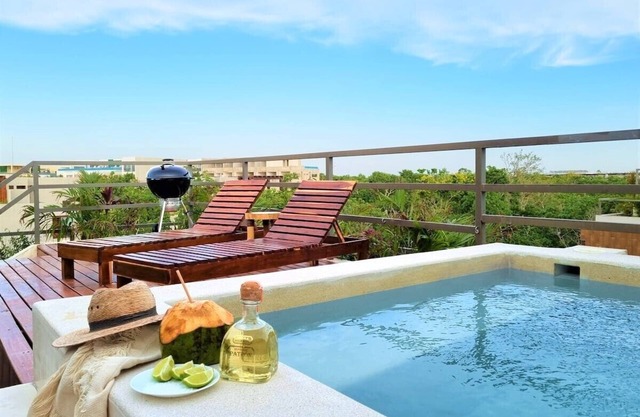 Mirak Grand Luxury Penthouse with Private Pool & Rooftop