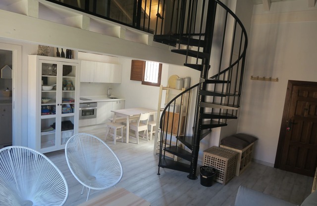 Mirandoacuenca tourist apartment is next to the Cathedral and the Hanging Houses