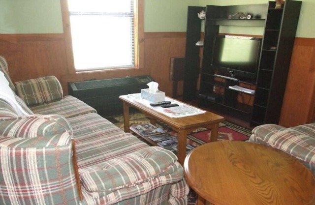 Missy’s Hideout! Bryson City,GSMRR,Casino, Hiking, whitewater rafting,Fishing!