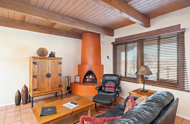 Mix Old And New - Rustic But Updated Fort Marcy Condo