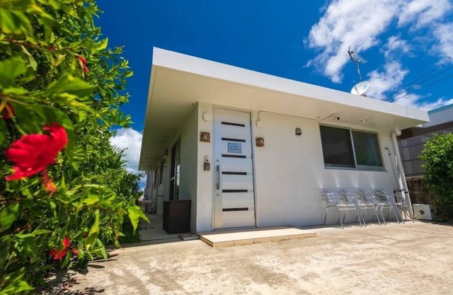 Miyakojima "White Shisa" Private Villa | 5 min from the beach and city center!