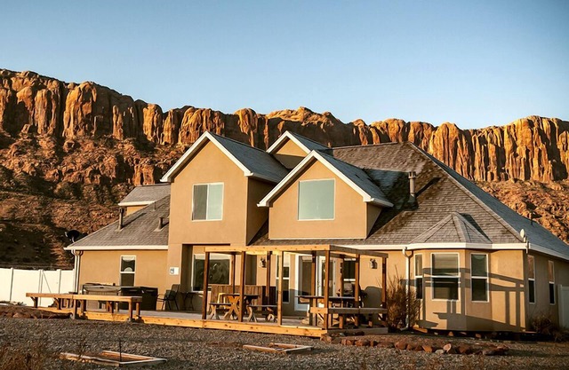 Moab Desert Home, 4bed 3bath, sleeps 10, Pet Friendly