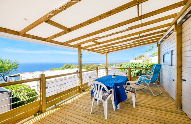 Mobil-Home Baia with Sea View and Private Terrace