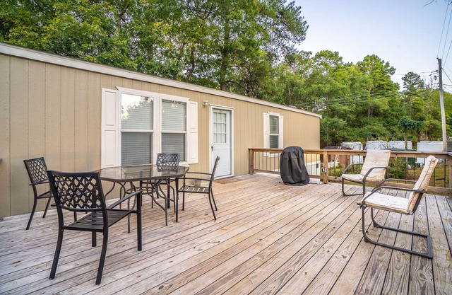 Mobile Home E-1 at Safe Harbor Brady Mountain on Lake Ouachita!