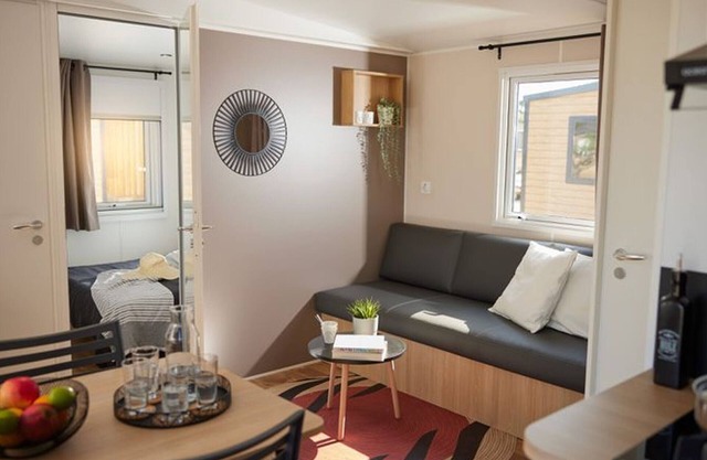 Mobile home with terrace for 4 people