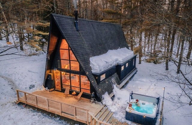 Mod A Frame Cabin in the Woods with Hot Tub -close to Mt. Snow & Stratton!
