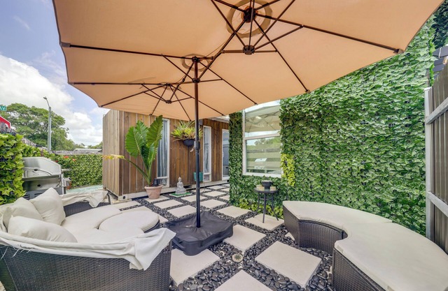 Mod Bungalow w/Ultra-Private Outdoor Hang Space!