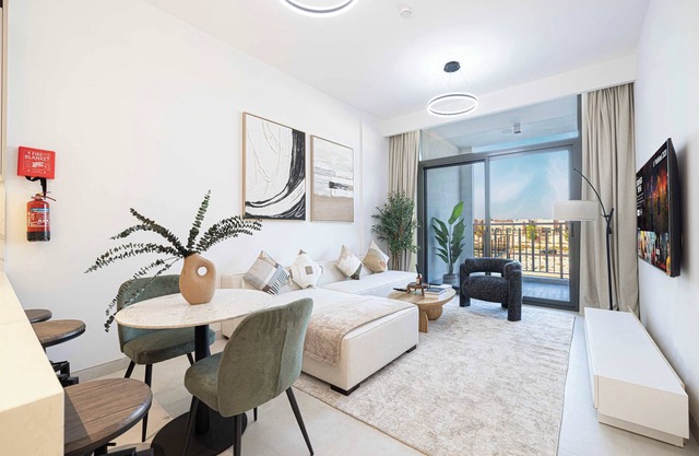 Modern 1-Bedroom Apartment With Padel Court Access