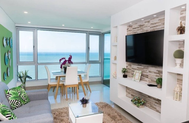 Modern 1 Bedroom Beachfront Apartment in Laguito