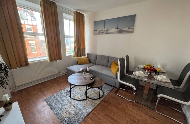 Modern 1 Bedroom Flat/Apartment in the heart of Barry, Flat 2