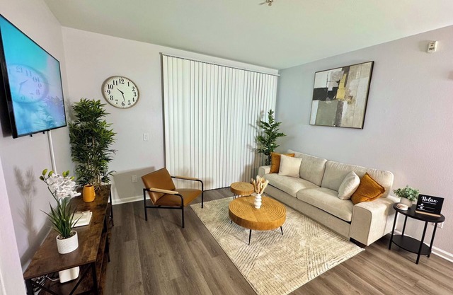 Modern 1-bedroom with WiFi, pool, fitness center, and comfort in San Ramon.