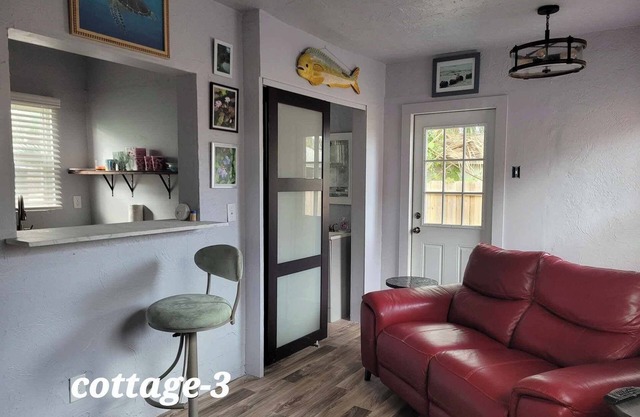 MODERN 1926 COTTAGE DOWNTOWN DAYTONA BEACH - PET FRIENDLY