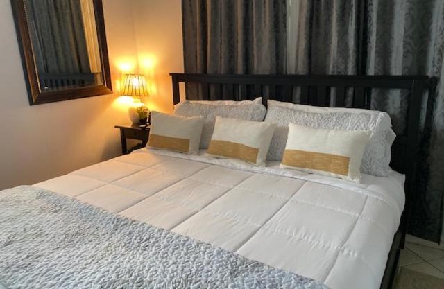 Modern 2/1 Apt near Midtown and Beaches