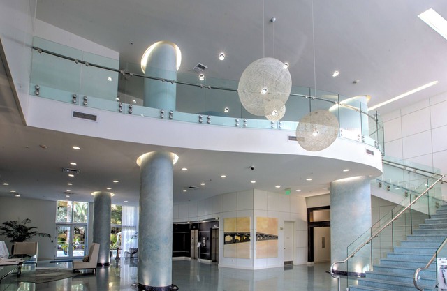 Modern 2-2 in the middle of everything in Luxury Aventura! Gym-Pool-Front Desk