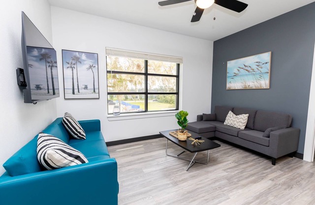 Modern 2 BDR Condo Steps from Tennis & Wellness Center, Pickleball