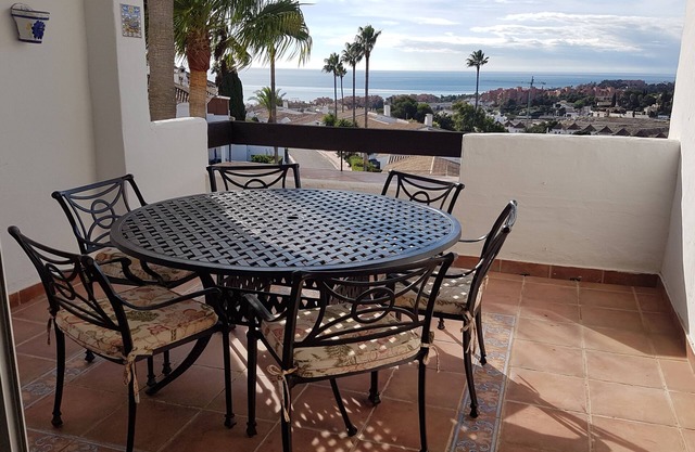 Modern 2 Bed ,2 bathroom refurbished apartment , outstanding sea and golf views