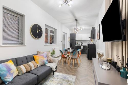 Modern 2 Bed apartment in Bow with garden