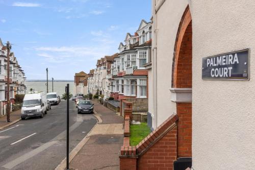 Modern 2 Bed Gem Southend on Sea Free parking