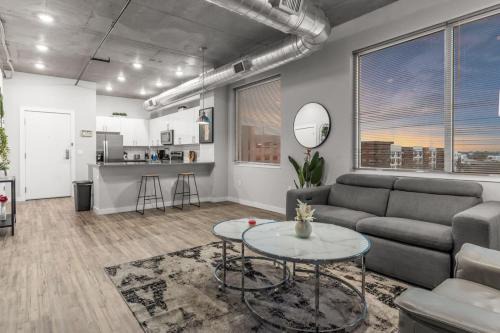 Modern 2 Bed Getaway Steps from Tropicana Field