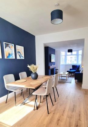 Modern 2 Bed House, Cleethorpes - Contractors Welcome!