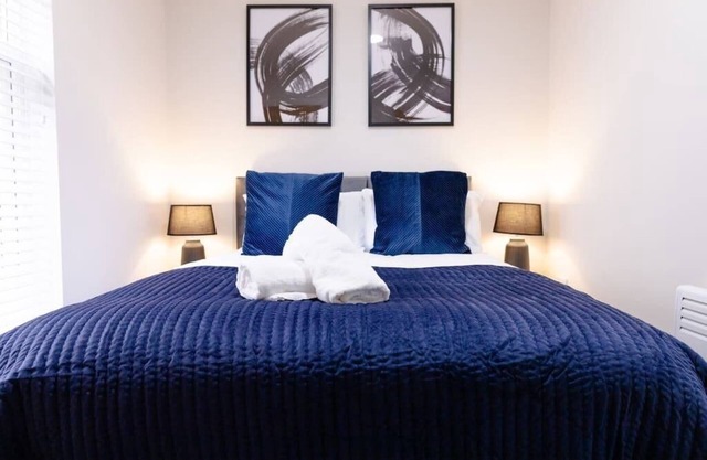 Modern 2 Bedroom Apartment Near City Centre