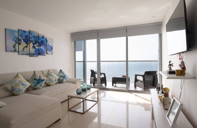 Modern 2 Bedroom Beachfront Apartment In Bocagrande
