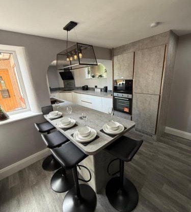 Modern 2 Bedroom Private Detached Cottage