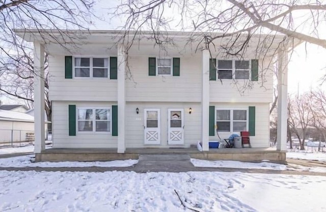 Modern 2 Bedroom Townhouse in Quiet Neighborhood