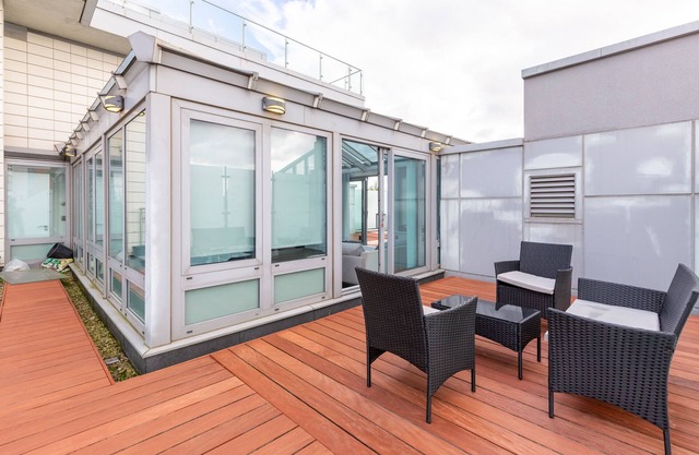 Modern 2BD Waterfront Flat with Views of the O2