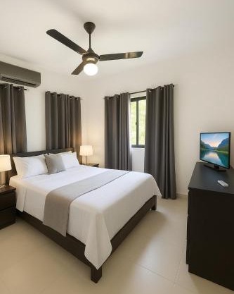 Modern 2BR Apartment 3 Min from Airport with Free Parking