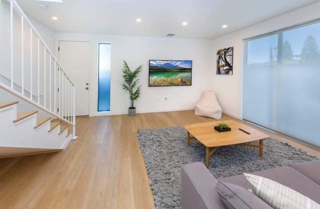 Modern 2BR Back House w/TVs & Full Kitchen