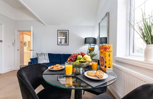 Modern 2BR Gem on Seymour Road!