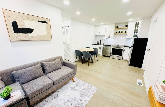 Modern 2BR Guest Suite w/Kitchen, W&D, Free Parking, Fire Pit - 10 mins to SJC