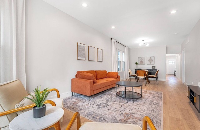 Modern 2BR with Free Parking in Avondale