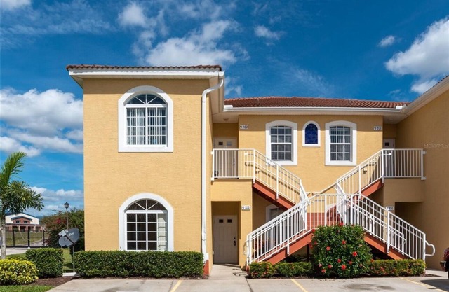 Modern 3/2 apt in kissimmee FL with pool, jacuzzi, gym, bbq, pets welcome