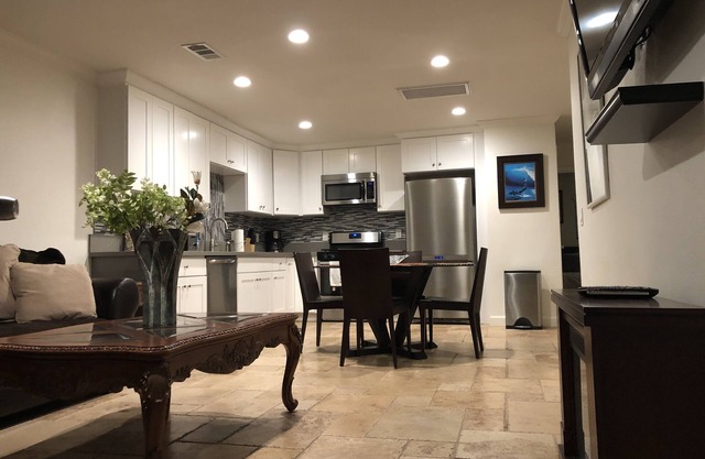 Modern 3 bed 2 bath by the Beach Pets ok!