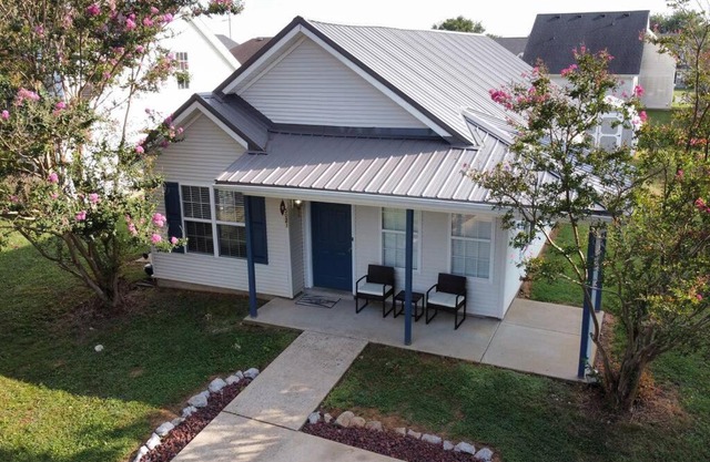 Modern 3 Bedroom Boro Home in Quiet Neighborhood
