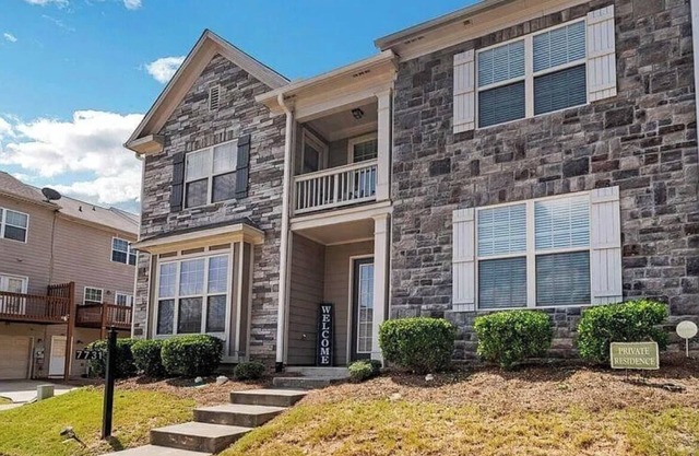 Modern 3-bedroom townhome minutes away from Atlanta International Airport
