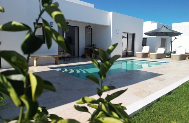 Modern 3 BR Villa w/pool in gated community