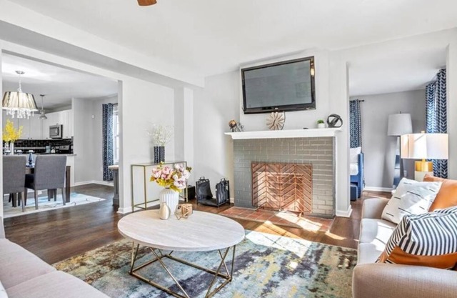 Modern 3BD Cottage Home w/Private HotTub