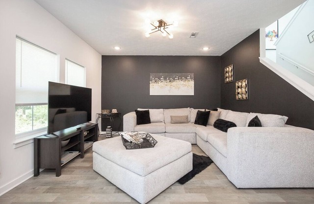 Modern 3Bdrm Home | Family-Friendly, Close to Zoo