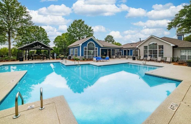 Modern 3BR Near UGA & Sanford Stadium, Pool + Gym and Hospitals