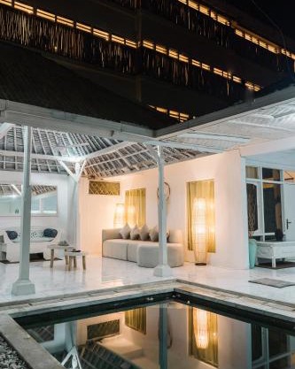 Modern 3BR Villa, 4min to Double Six Beach, Pool