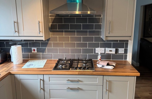 Modern 4 Bedroom Detached House in Cardiff