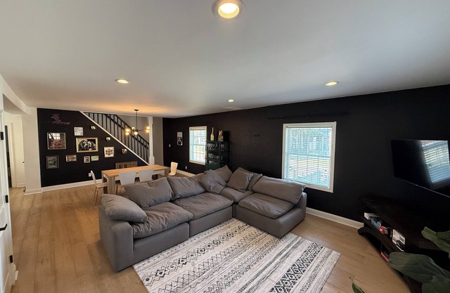 Modern 4BR/3BA Downtown Colts/Pacers/Events!