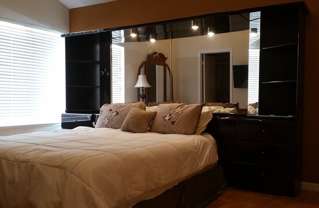 MODERN 5 BEDROOM 3 FULL BATH